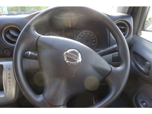 Nissan NV350 Caravan 2014-08 21444-17