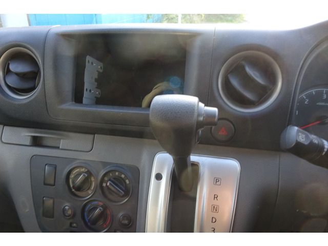 Nissan NV350 Caravan 2014-08 21444-16