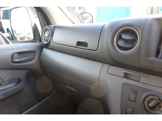 Nissan NV350 Caravan 2014-08 21444-19