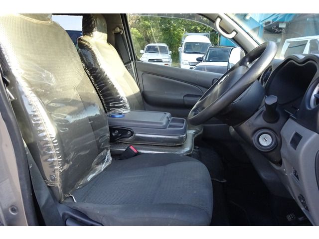 Nissan NV350 Caravan 2014-08 21444-10