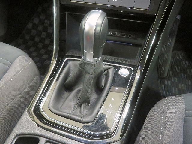 VolksWagen GOLF TOURAN 2018-05 12208-11