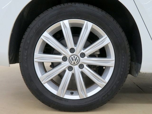 VolksWagen GOLF TOURAN 2018-05 12208-5