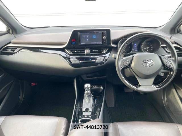 Toyota C-HR 2017-11 294993-1