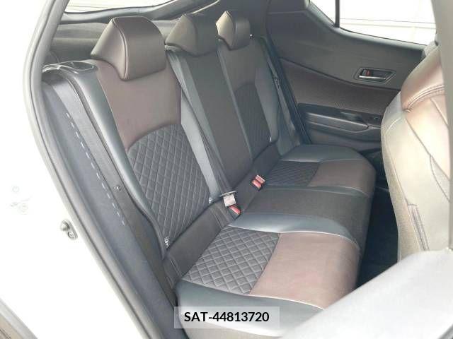 Toyota C-HR 2017-11 294993-8
