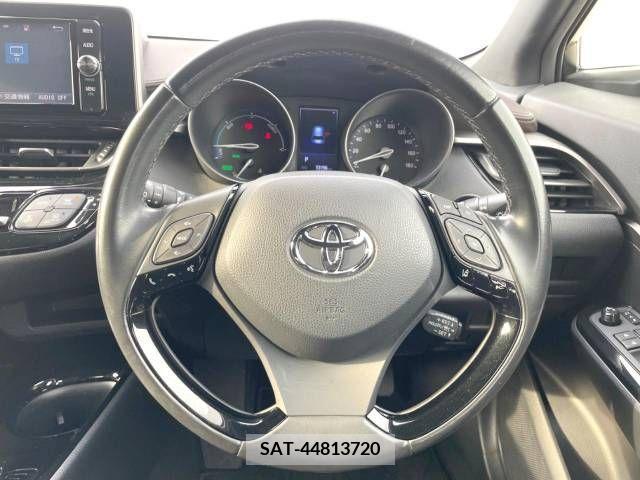 Toyota C-HR 2017-11 294993-10