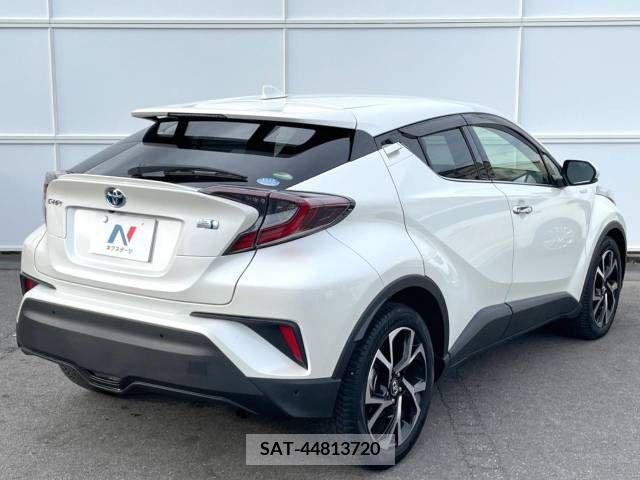 Toyota C-HR 2017-11 294993-15