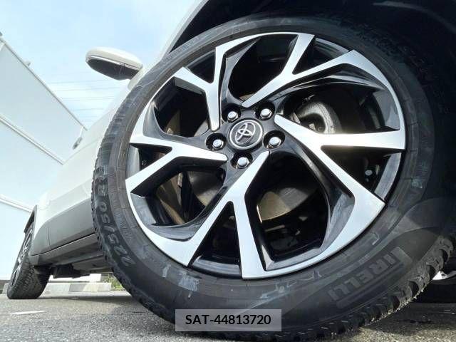 Toyota C-HR 2017-11 294993-18