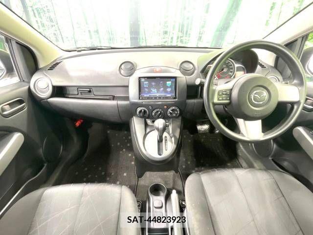 Mazda DEMIO 2011-12 301831-1