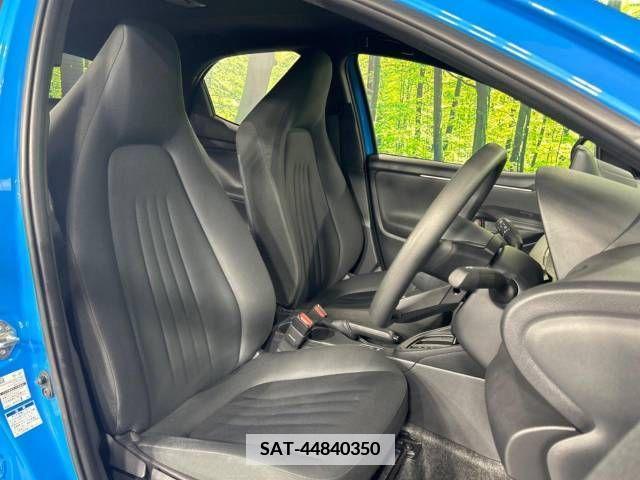 Toyota YARIS 2022-09 383481-8
