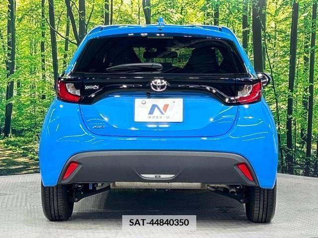 Toyota YARIS 2022-09 383481-15