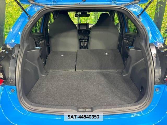Toyota YARIS 2022-09 383481-10