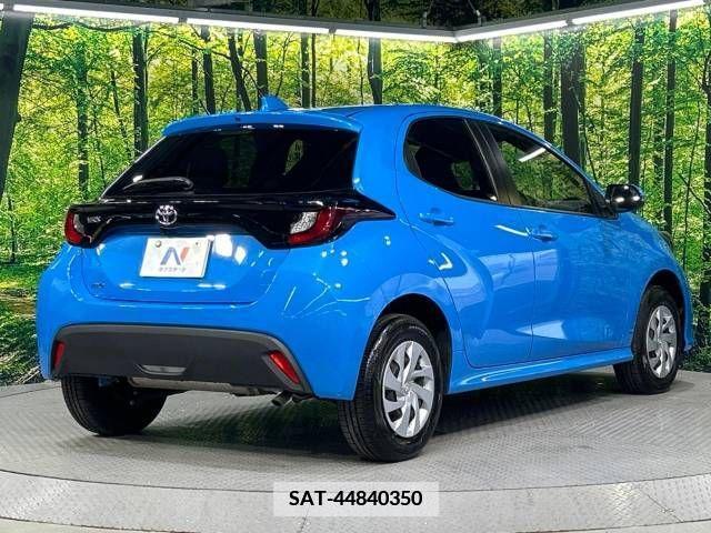 Toyota YARIS 2022-09 383481-17
