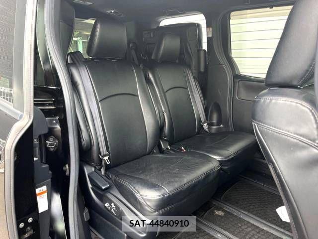Toyota VOXY 2017-07 321529-9