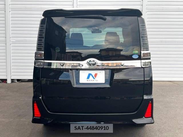 Toyota VOXY 2017-07 321529-15