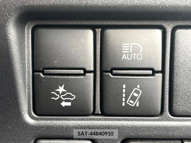 Toyota VOXY 2017-07 321529-4
