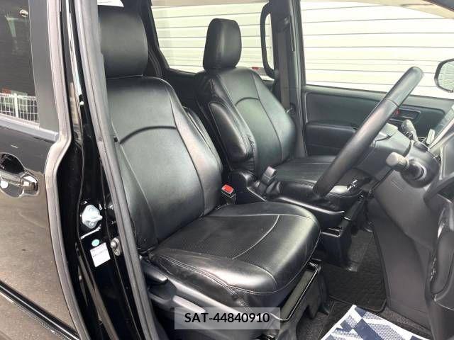 Toyota VOXY 2017-07 321529-8