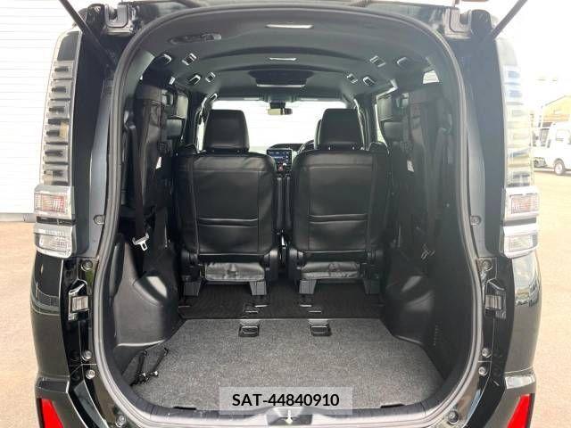 Toyota VOXY 2017-07 321529-10