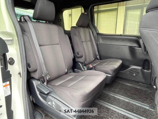 Toyota VOXY 2018-10 288919-9