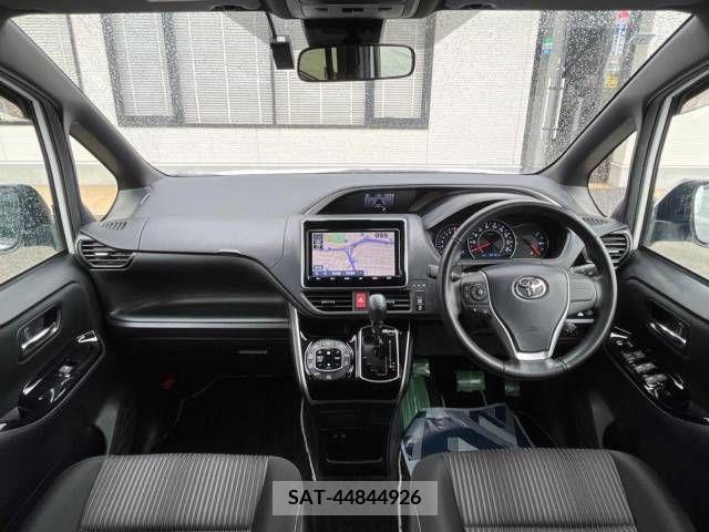 Toyota VOXY 2018-10 288919-1
