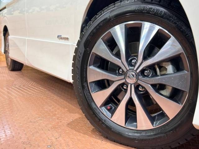 Nissan SERENA 2018-02 186381-13
