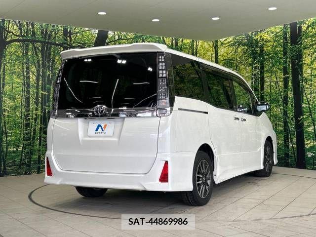 Toyota VOXY 2015-05 330474-18