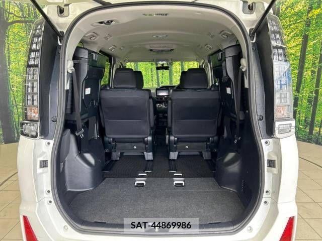 Toyota VOXY 2015-05 330474-11