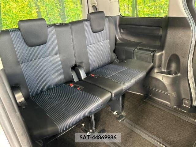 Toyota VOXY 2015-05 330474-10