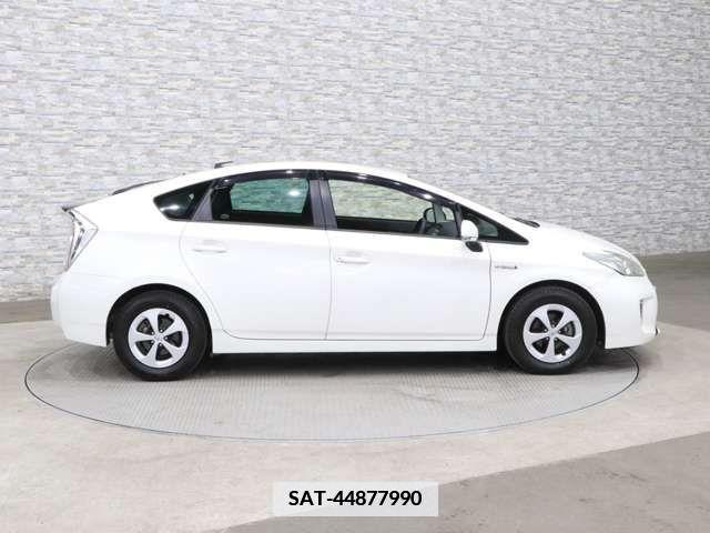 Toyota PRIUS 2012-03 337348-7