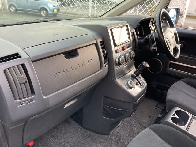 Mitsubishi DELICA D5 2010-01 11117-17