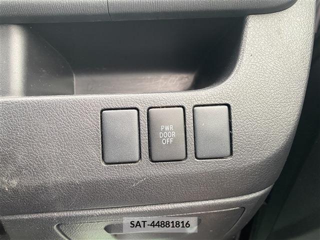 Toyota VOXY 2012-04 202747-22