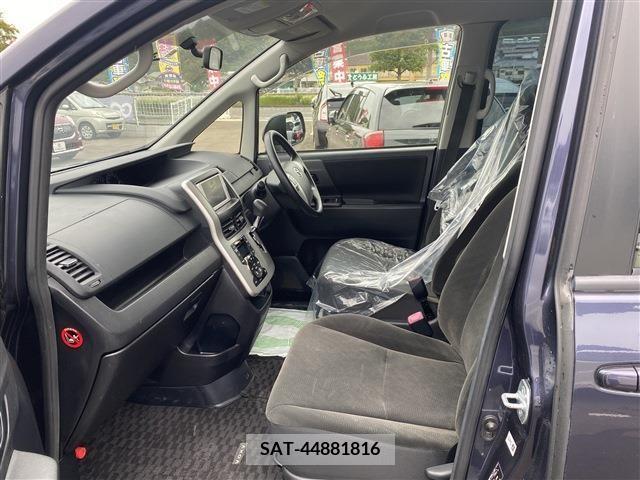 Toyota VOXY 2012-04 202747-3