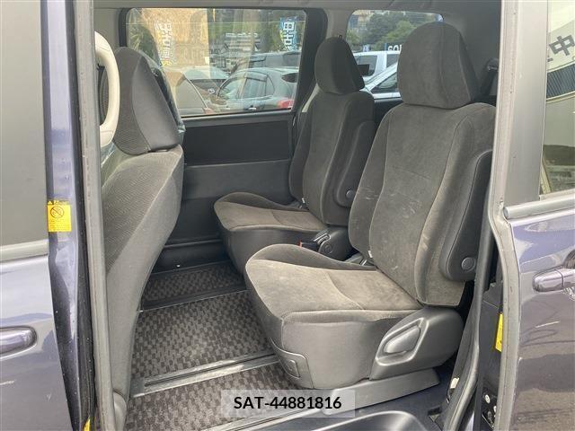 Toyota VOXY 2012-04 202747-4