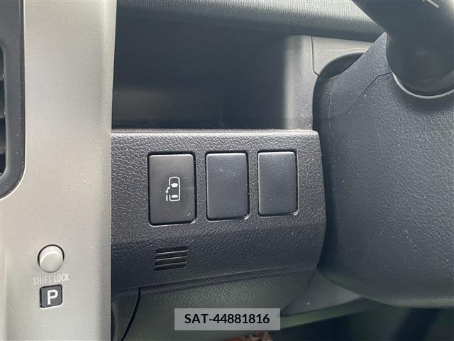 Toyota VOXY 2012-04 202747-21