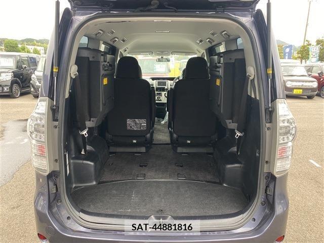 Toyota VOXY 2012-04 202747-7