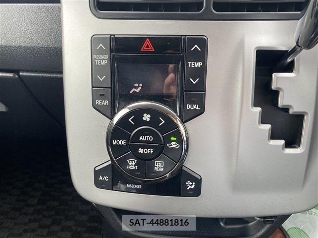 Toyota VOXY 2012-04 202747-18