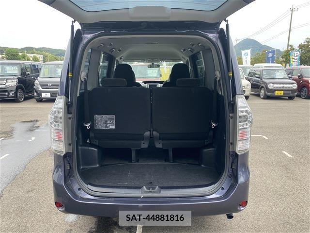 Toyota VOXY 2012-04 202747-6
