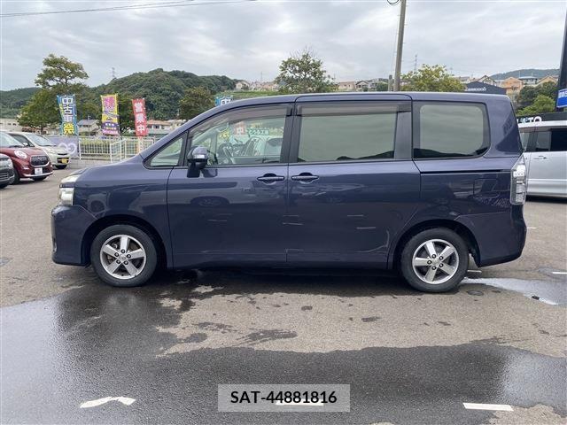Toyota VOXY 2012-04 202747-14