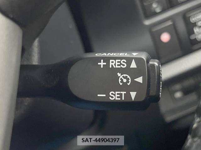 Toyota VOXY 2020-06 349779-7