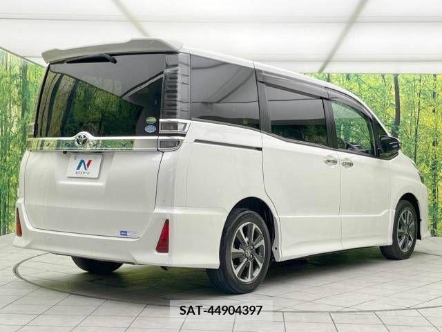 Toyota VOXY 2020-06 349779-18