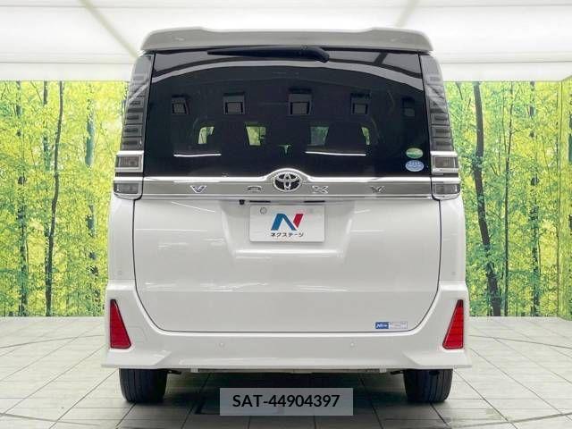 Toyota VOXY 2020-06 349779-16