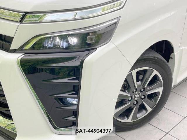 Toyota VOXY 2020-06 349779-13