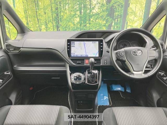 Toyota VOXY 2020-06 349779-1