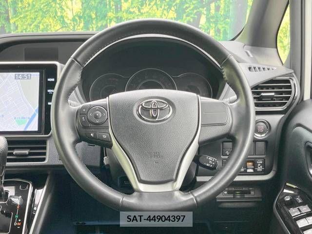 Toyota VOXY 2020-06 349779-12