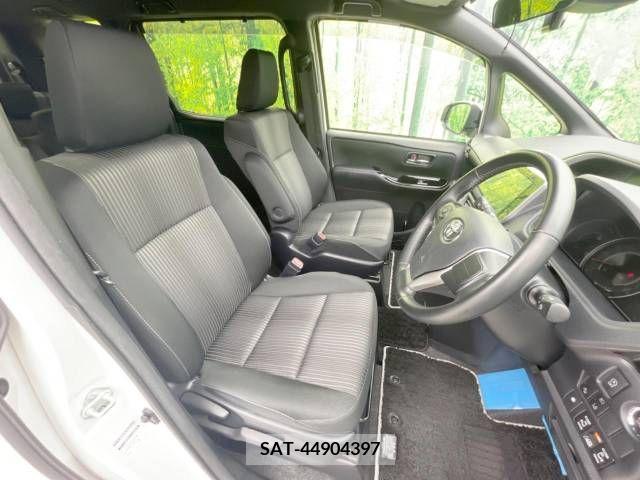 Toyota VOXY 2020-06 349779-8