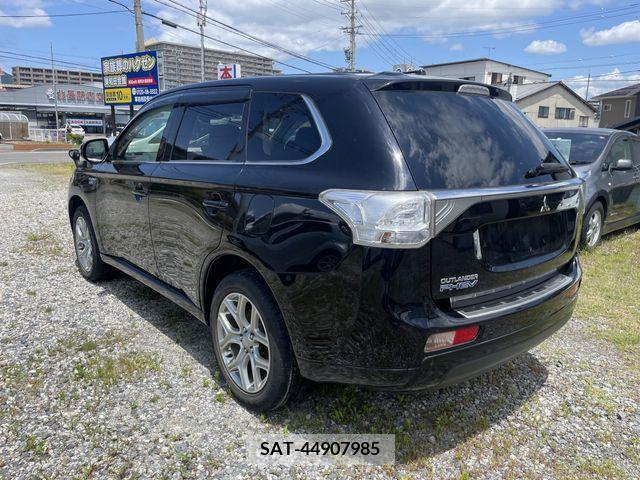 Mitsubishi OUTLANDER PHEV 2014-05 325539-6