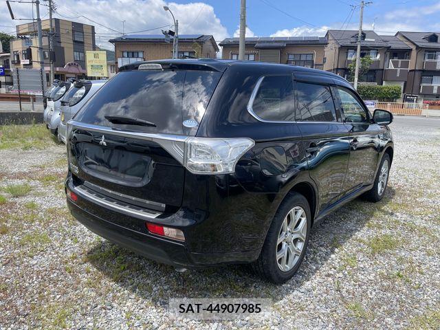Mitsubishi OUTLANDER PHEV 2014-05 325539-3