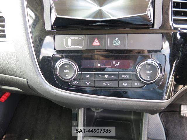 Mitsubishi OUTLANDER PHEV 2014-05 325539-13