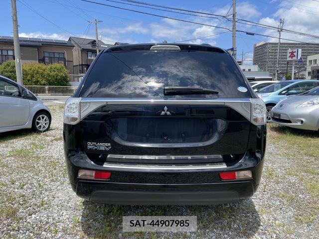 Mitsubishi OUTLANDER PHEV 2014-05 325539-5