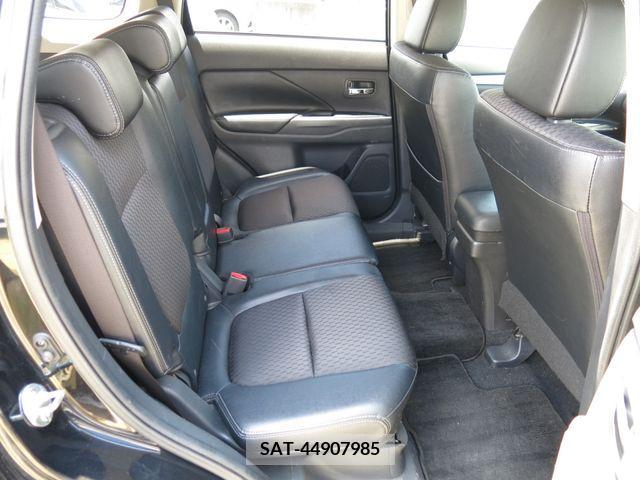 Mitsubishi OUTLANDER PHEV 2014-05 325539-16