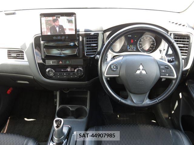 Mitsubishi OUTLANDER PHEV 2014-05 325539-10
